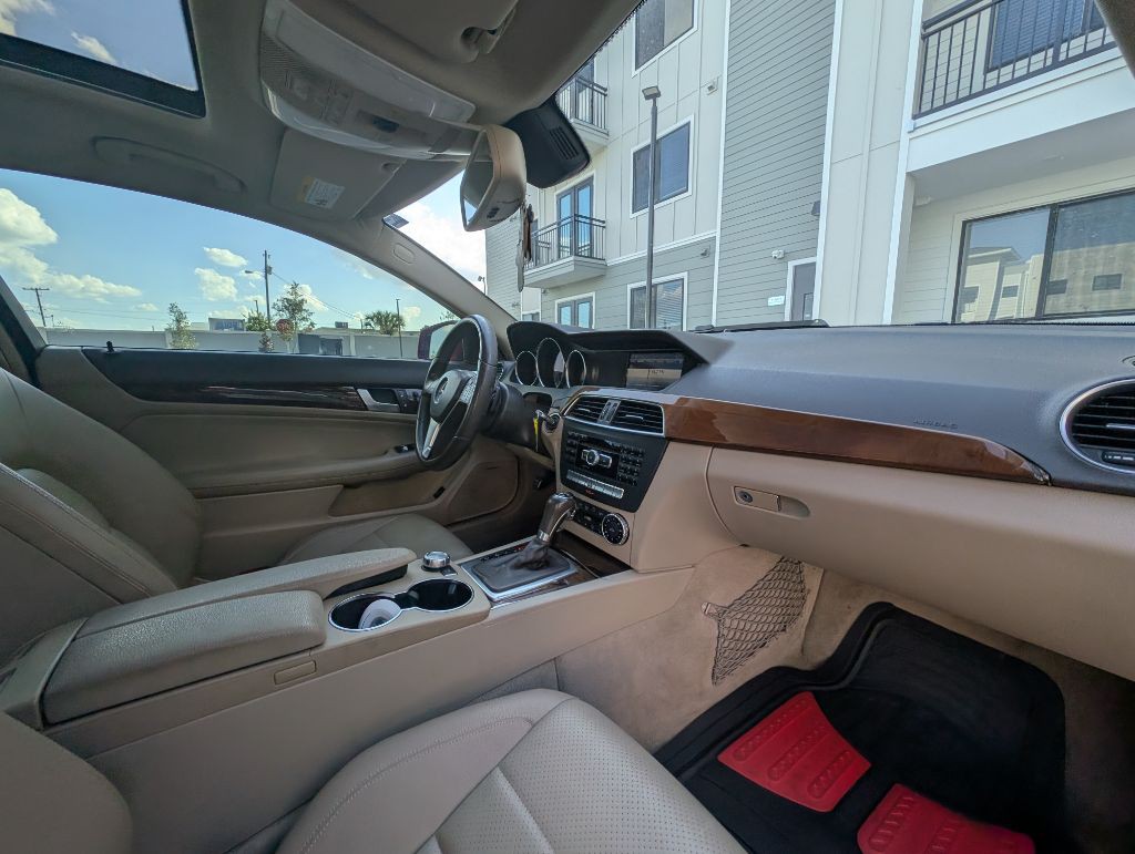 2014 Mercedes-Benz C-Class Image 16