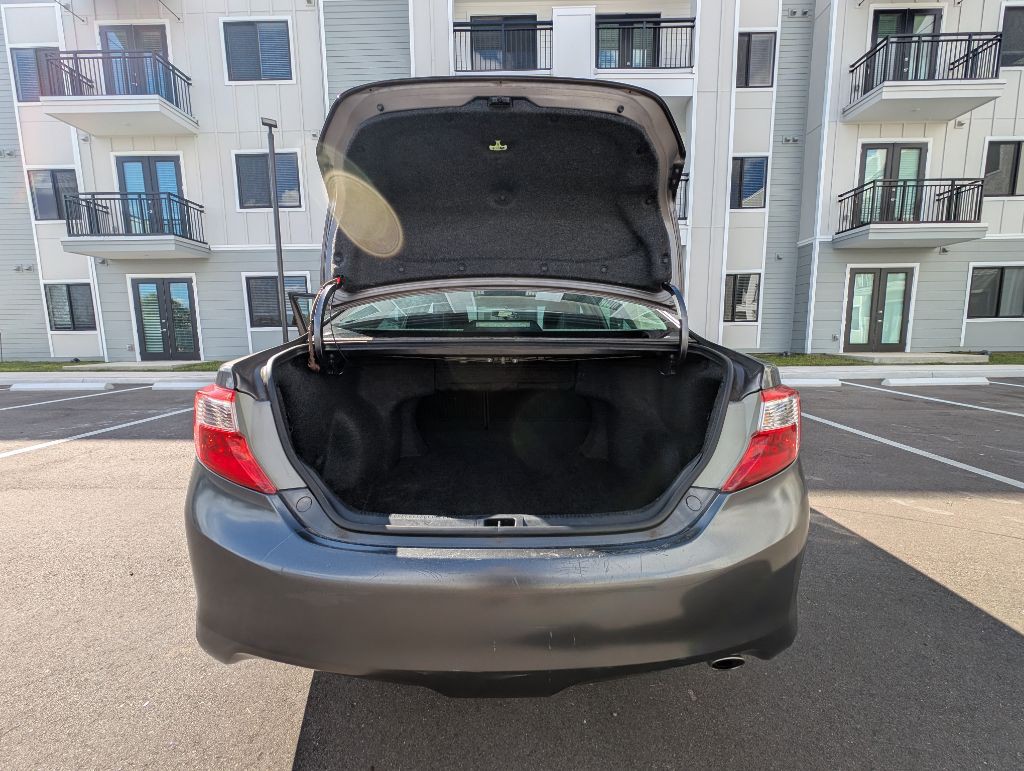 2014 Toyota Camry Image 14