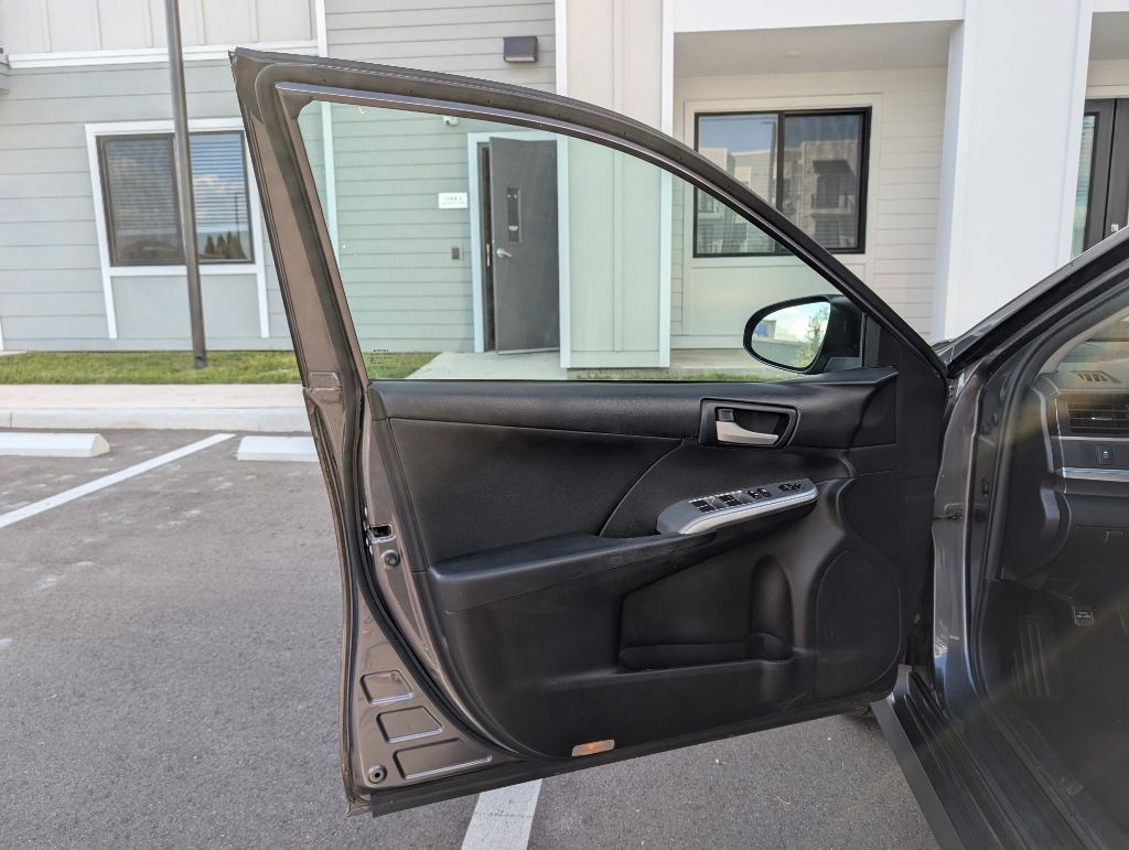 2014 Toyota Camry Image 15