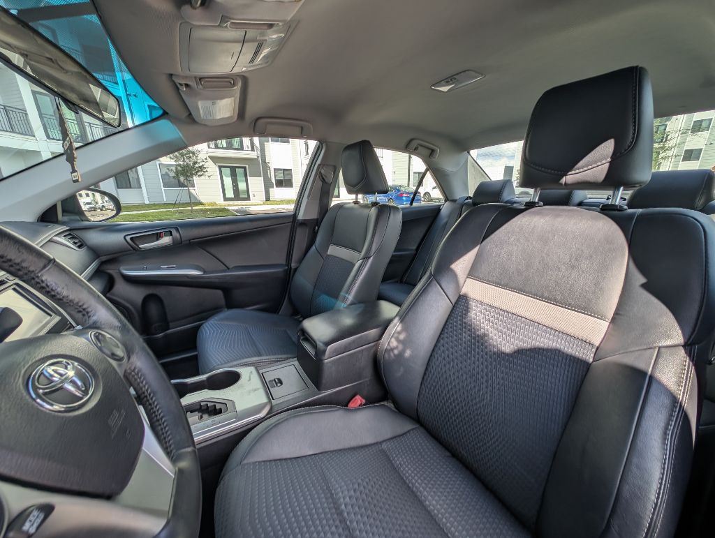 2014 Toyota Camry Image 17
