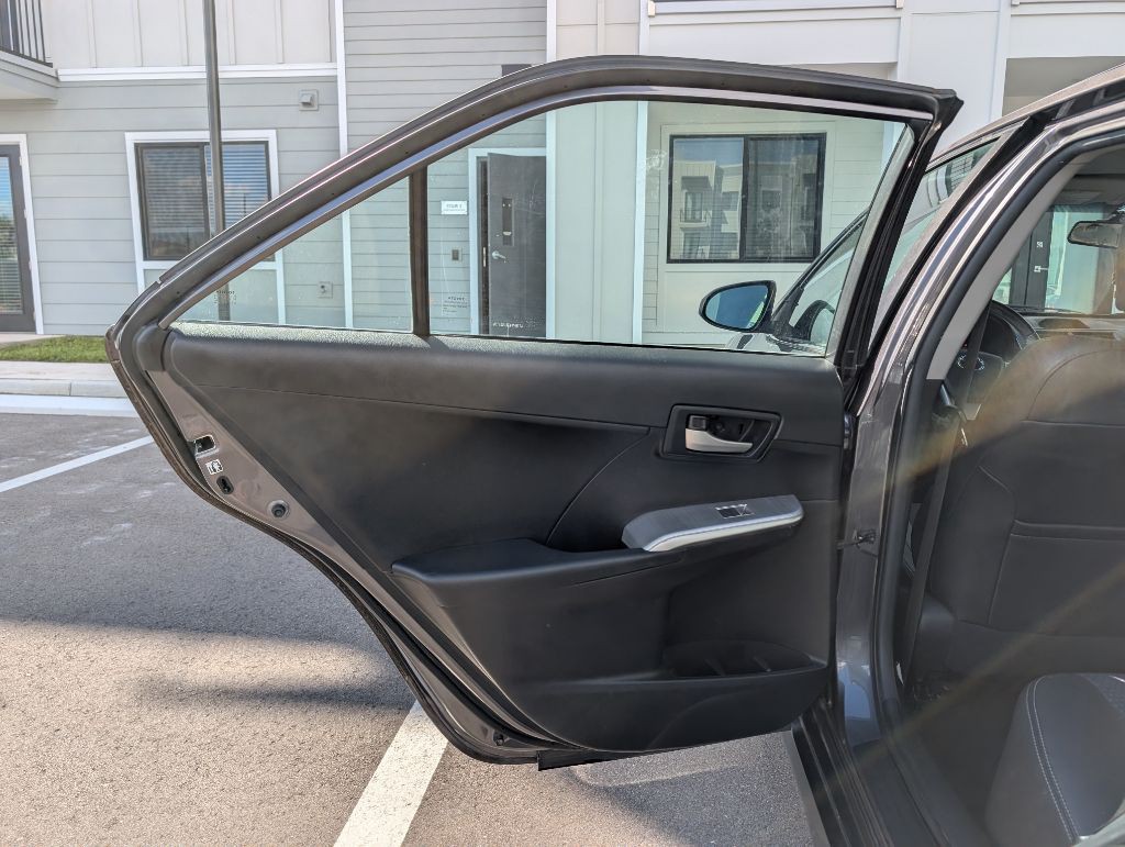 2014 Toyota Camry Image 18