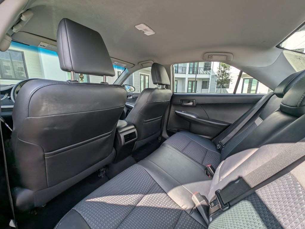 2014 Toyota Camry Image 19