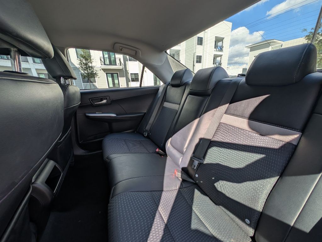 2014 Toyota Camry Image 20