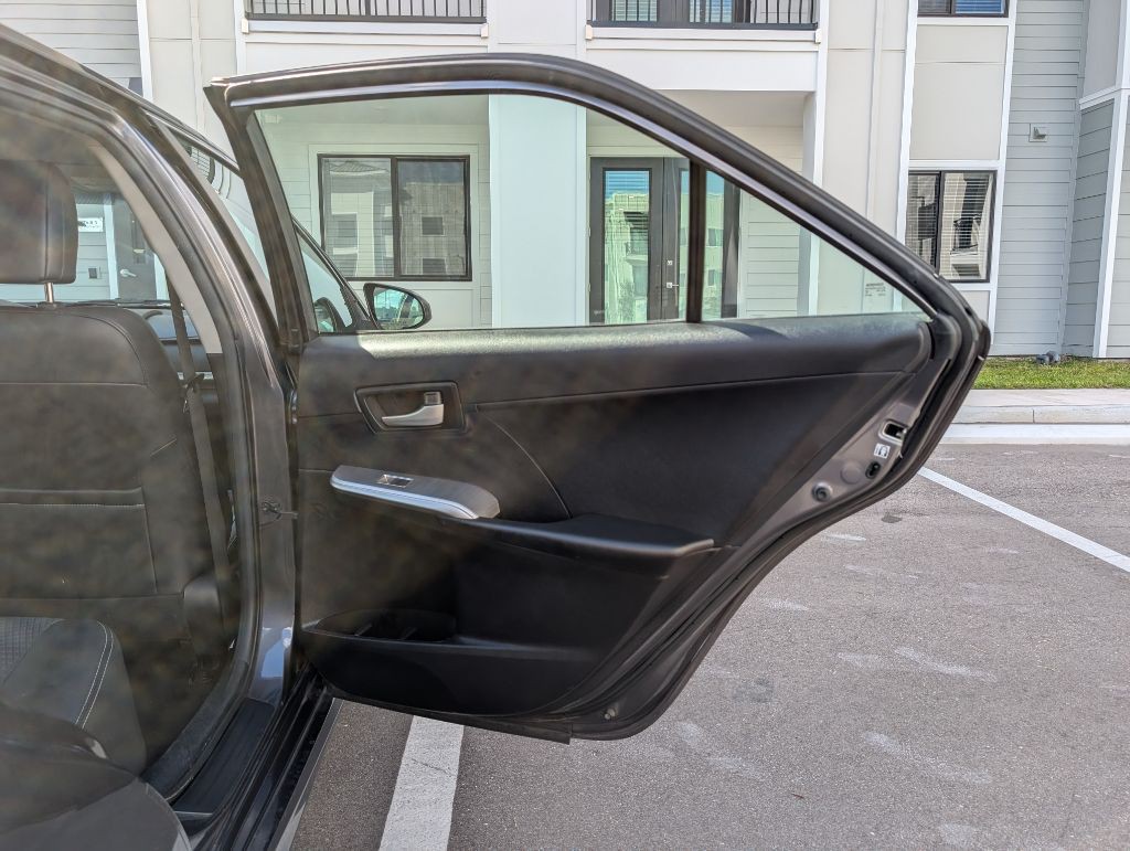 2014 Toyota Camry Image 21