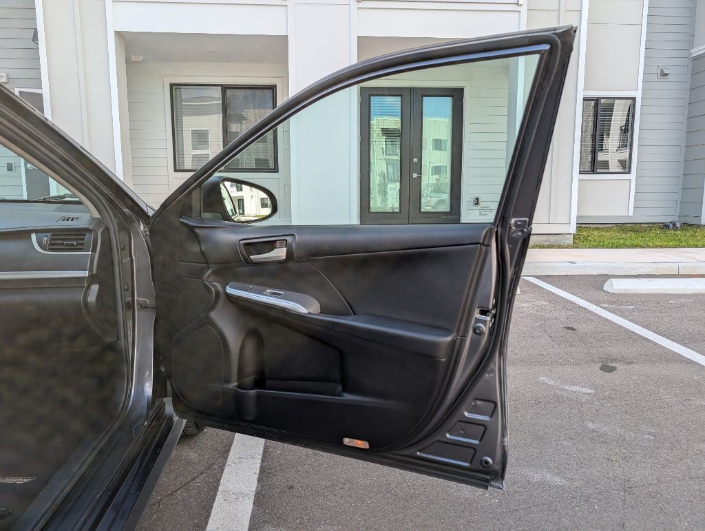 2014 Toyota Camry Image 24