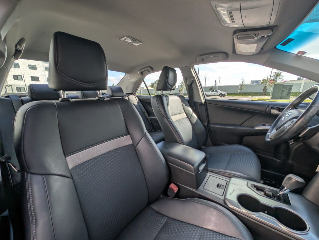 2014 Toyota Camry Image 26