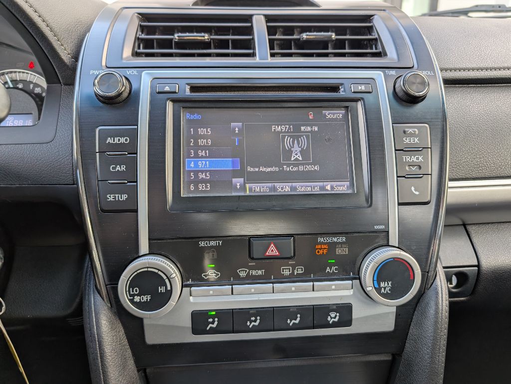 2014 Toyota Camry Image 32