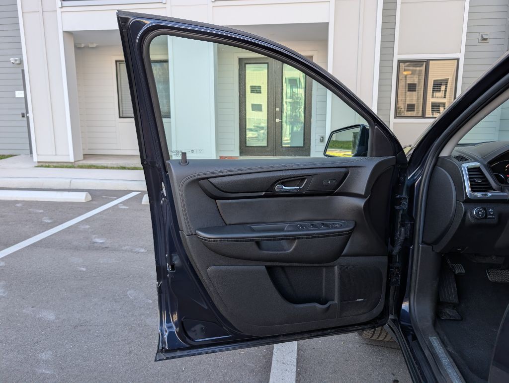 2017 GMC Acadia Image 17