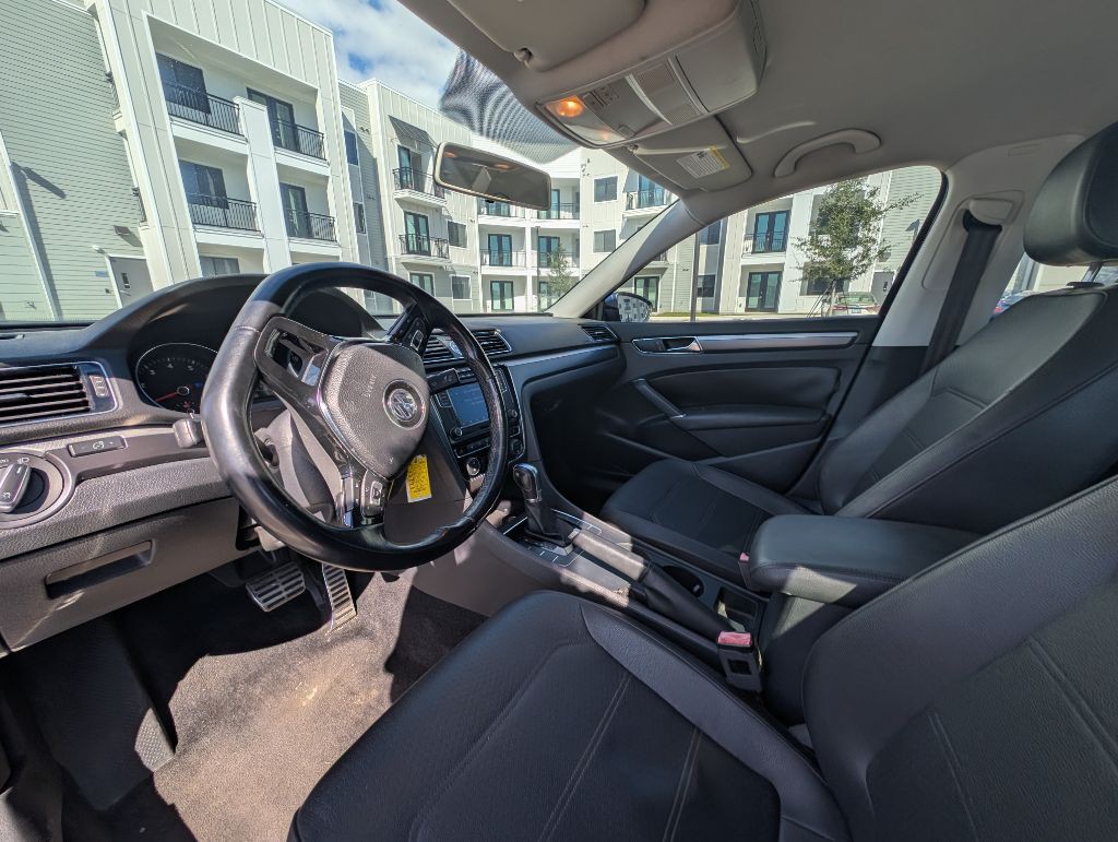 2017 Volkswagen Passat Image 15