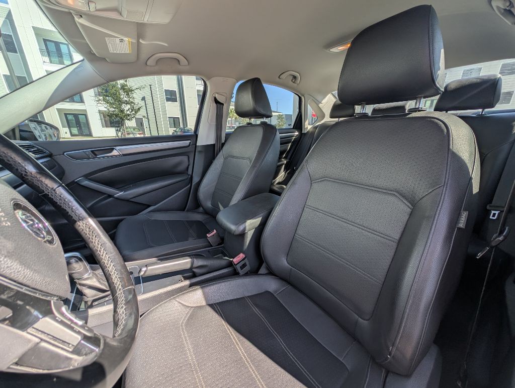 2017 Volkswagen Passat Image 16