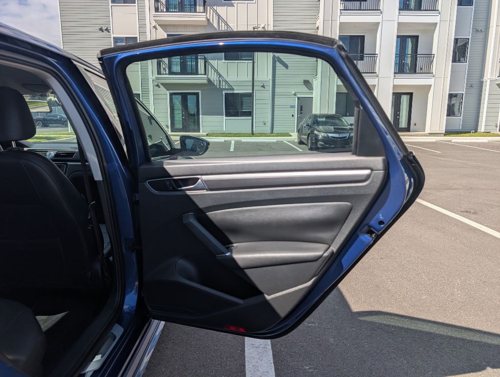 2017 Volkswagen Passat Image 20