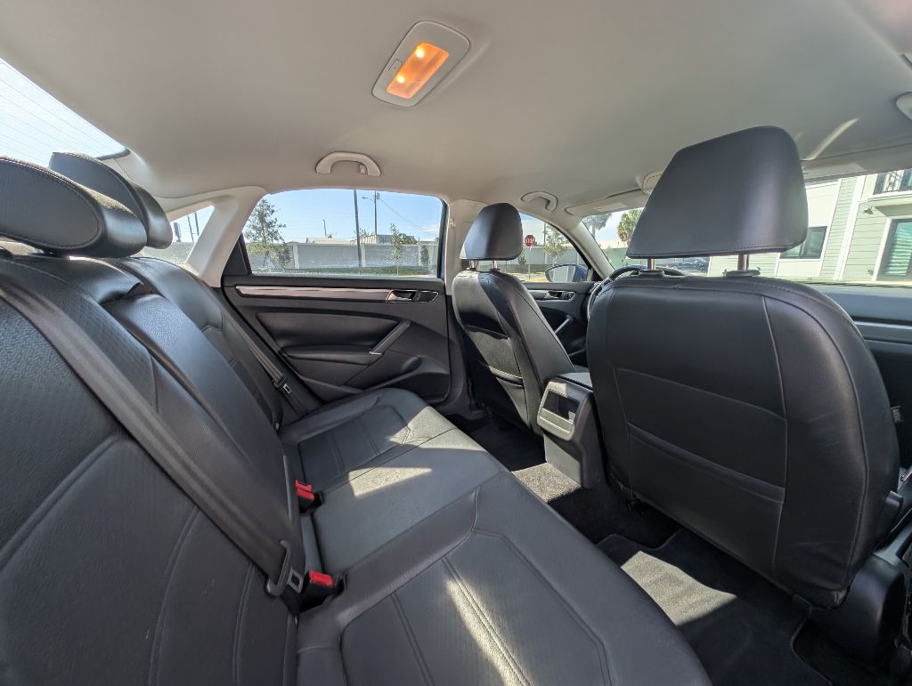 2017 Volkswagen Passat Image 21