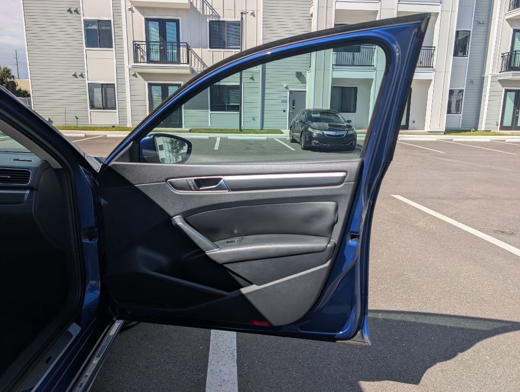 2017 Volkswagen Passat Image 23