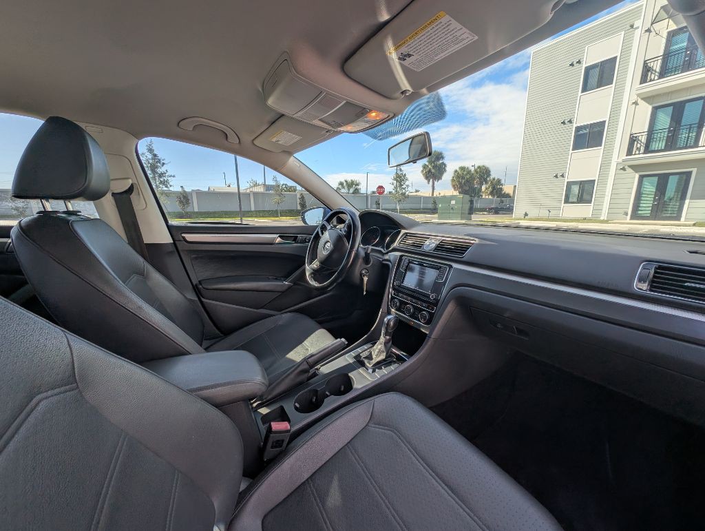 2017 Volkswagen Passat Image 24