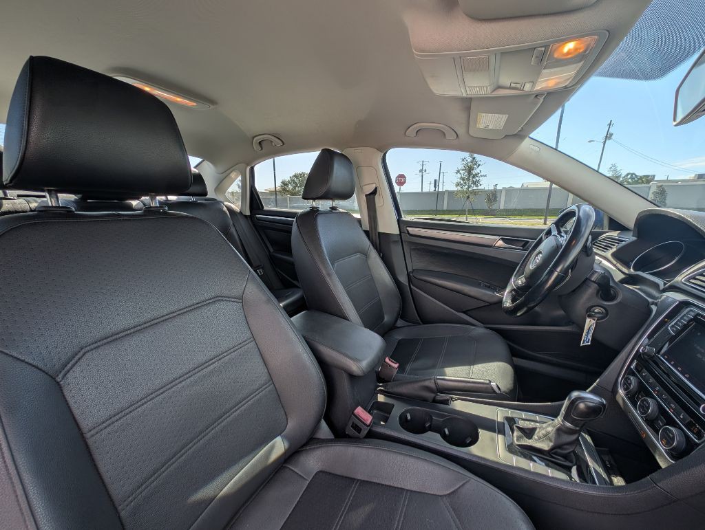 2017 Volkswagen Passat Image 25