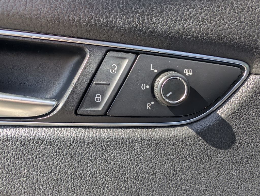 2017 Volkswagen Passat Image 28