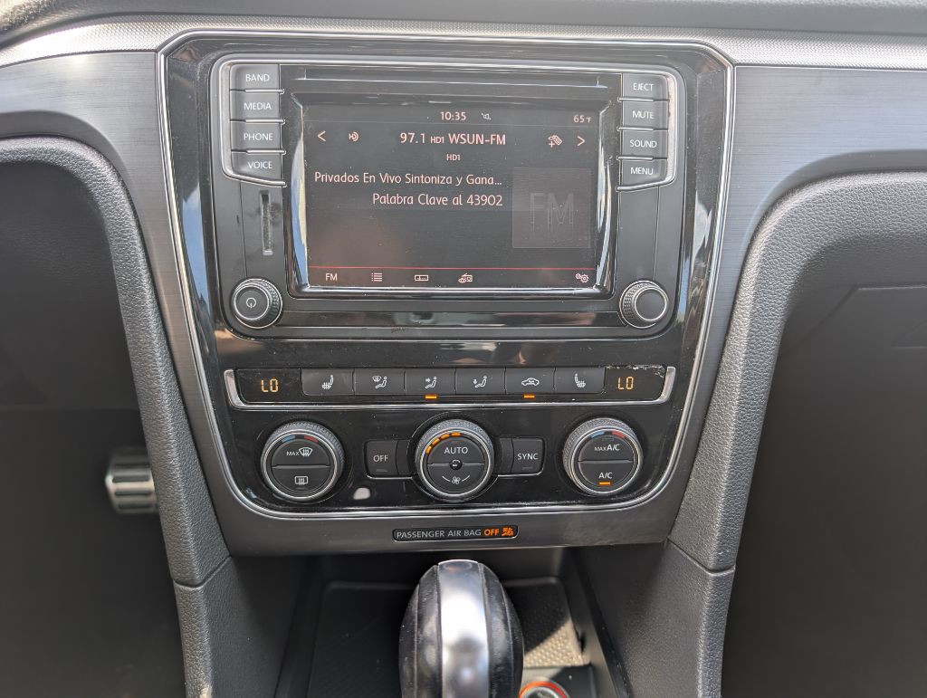 2017 Volkswagen Passat Image 33