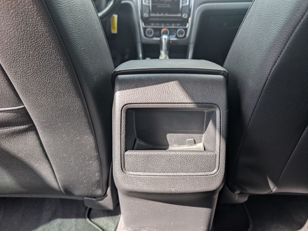 2017 Volkswagen Passat Image 44