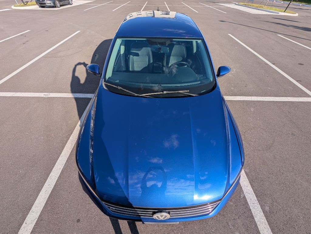 2017 Volkswagen Passat Image 2