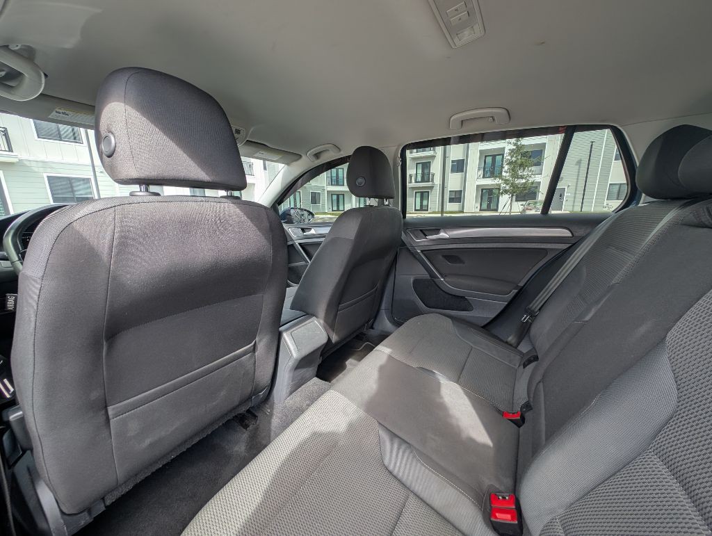2019 Volkswagen Golf Image 15