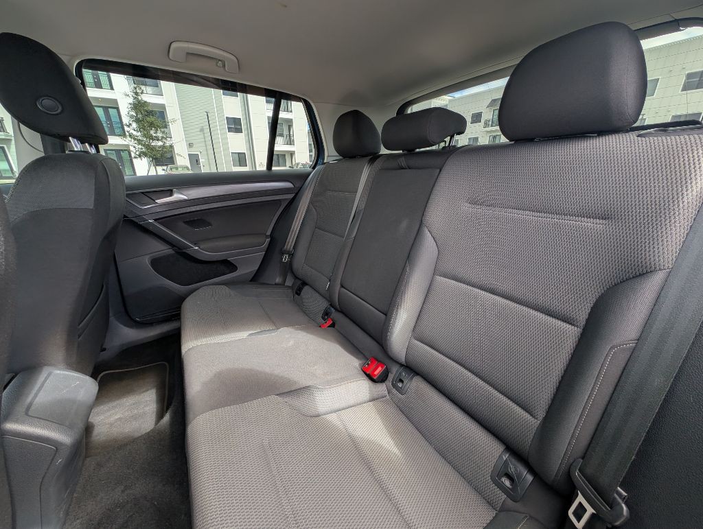 2019 Volkswagen Golf Image 16