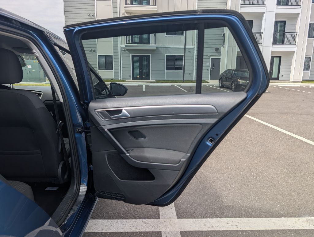 2019 Volkswagen Golf Image 17