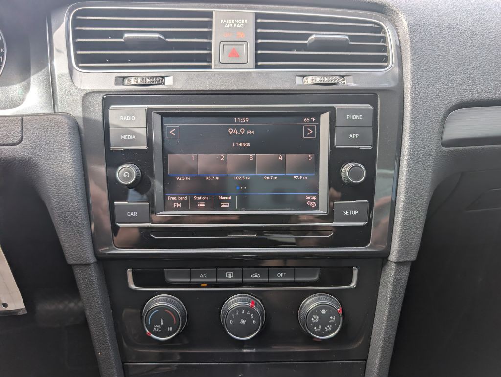 2019 Volkswagen Golf Image 32