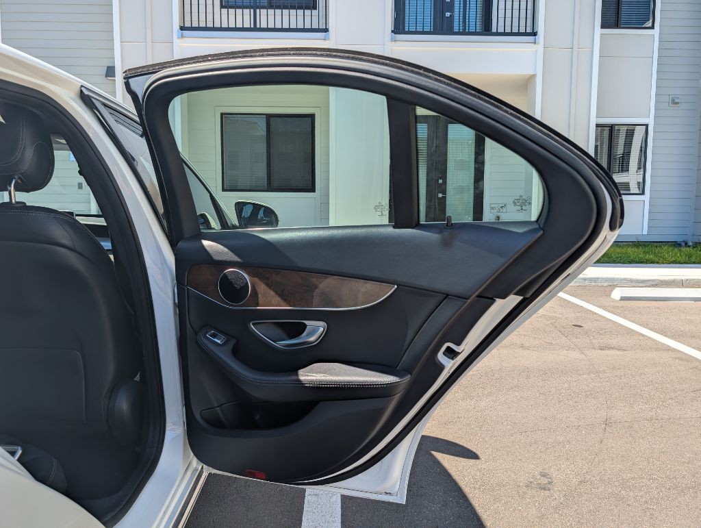 2018 Mercedes-Benz C-Class Image 19