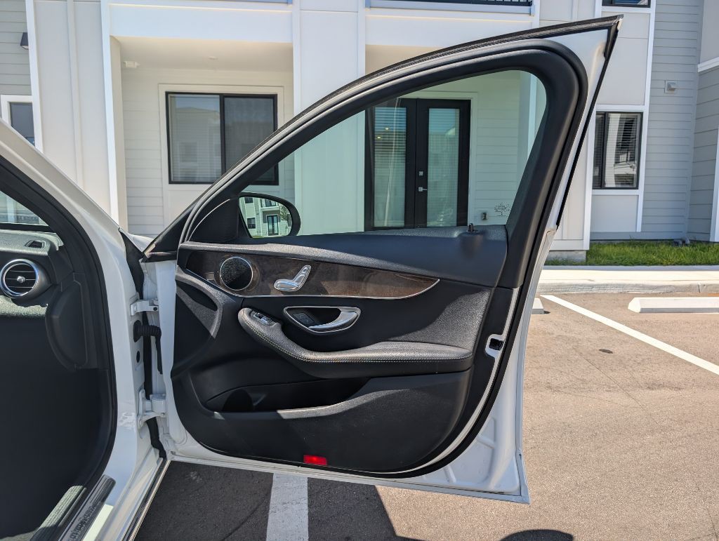 2018 Mercedes-Benz C-Class Image 22