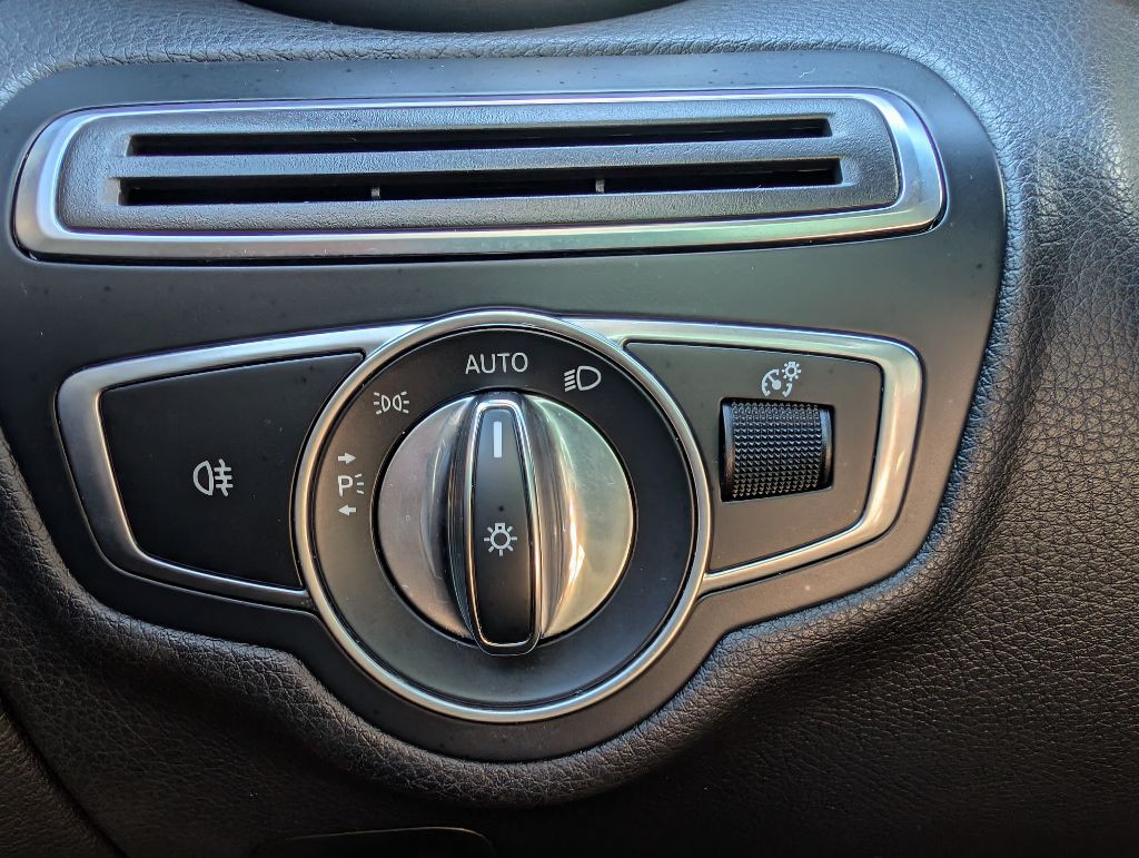 2018 Mercedes-Benz C-Class Image 41