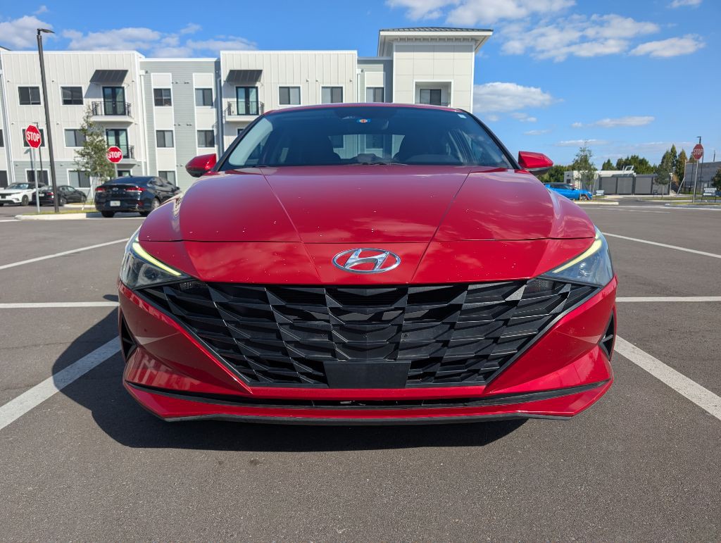 2022 Hyundai Elantra Image 2