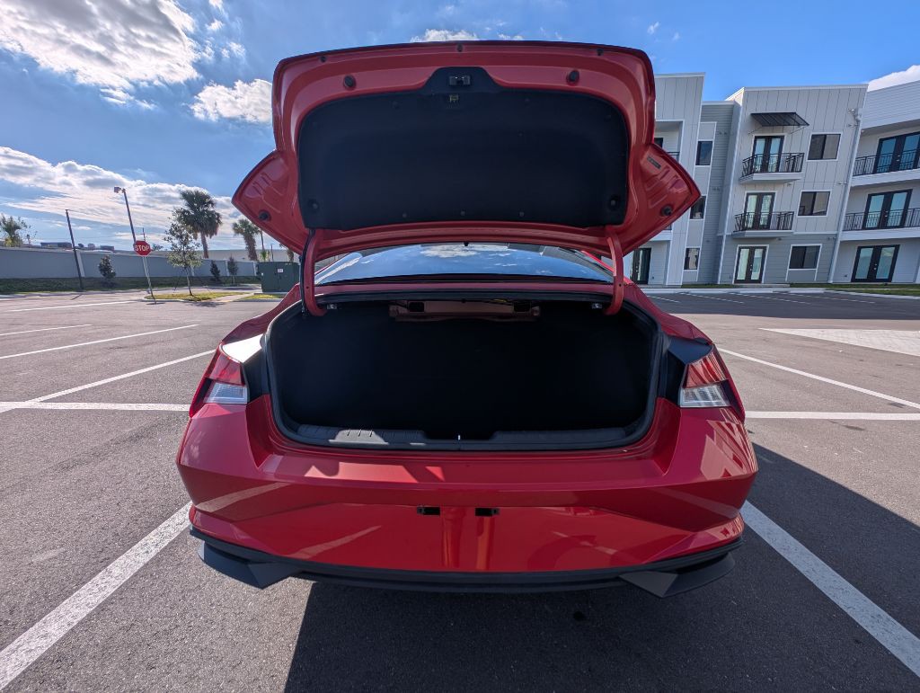 2022 Hyundai Elantra Image 13