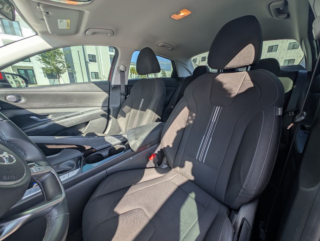 2022 Hyundai Elantra Image 16