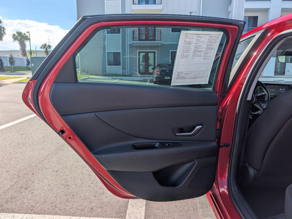 2022 Hyundai Elantra Image 17