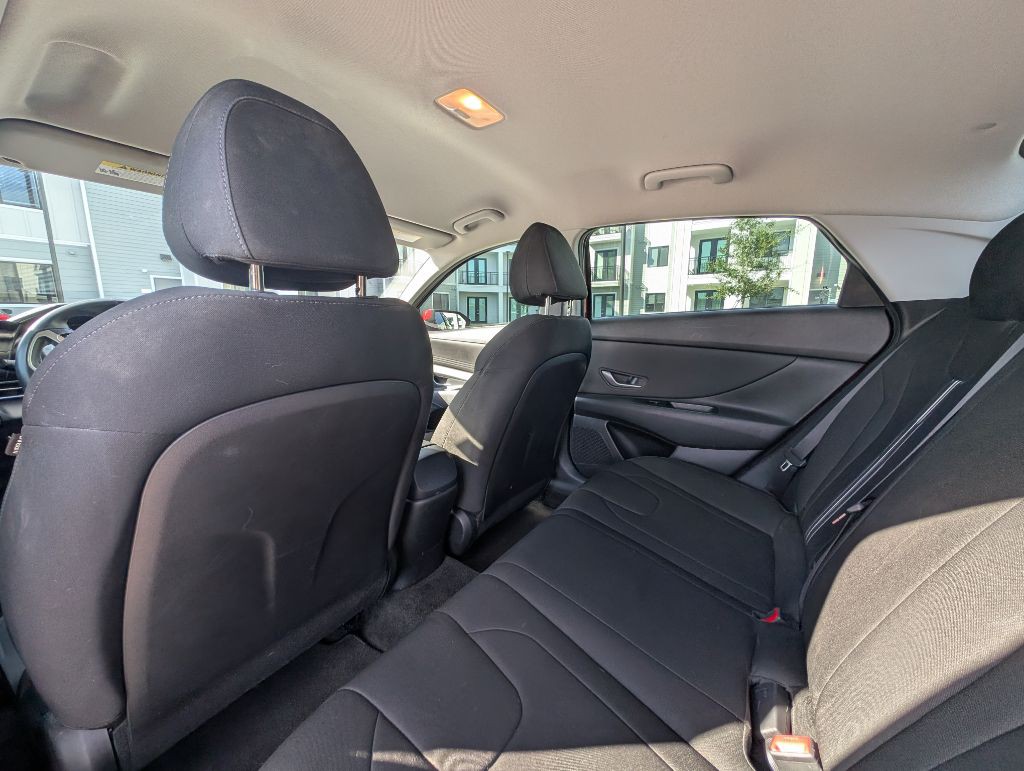 2022 Hyundai Elantra Image 18