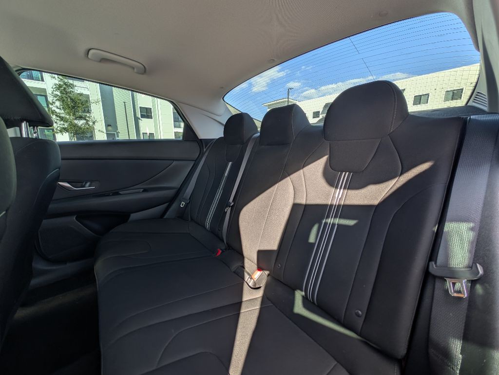 2022 Hyundai Elantra Image 19