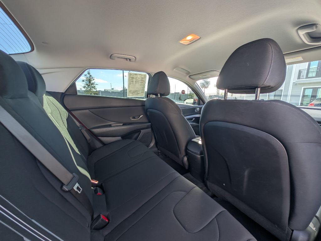 2022 Hyundai Elantra Image 21