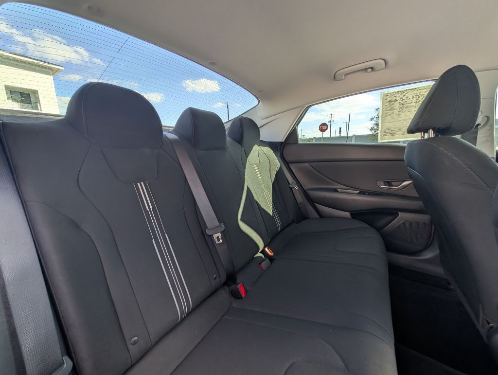 2022 Hyundai Elantra Image 22