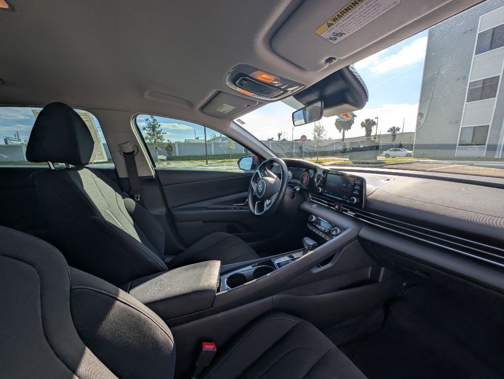 2022 Hyundai Elantra Image 24