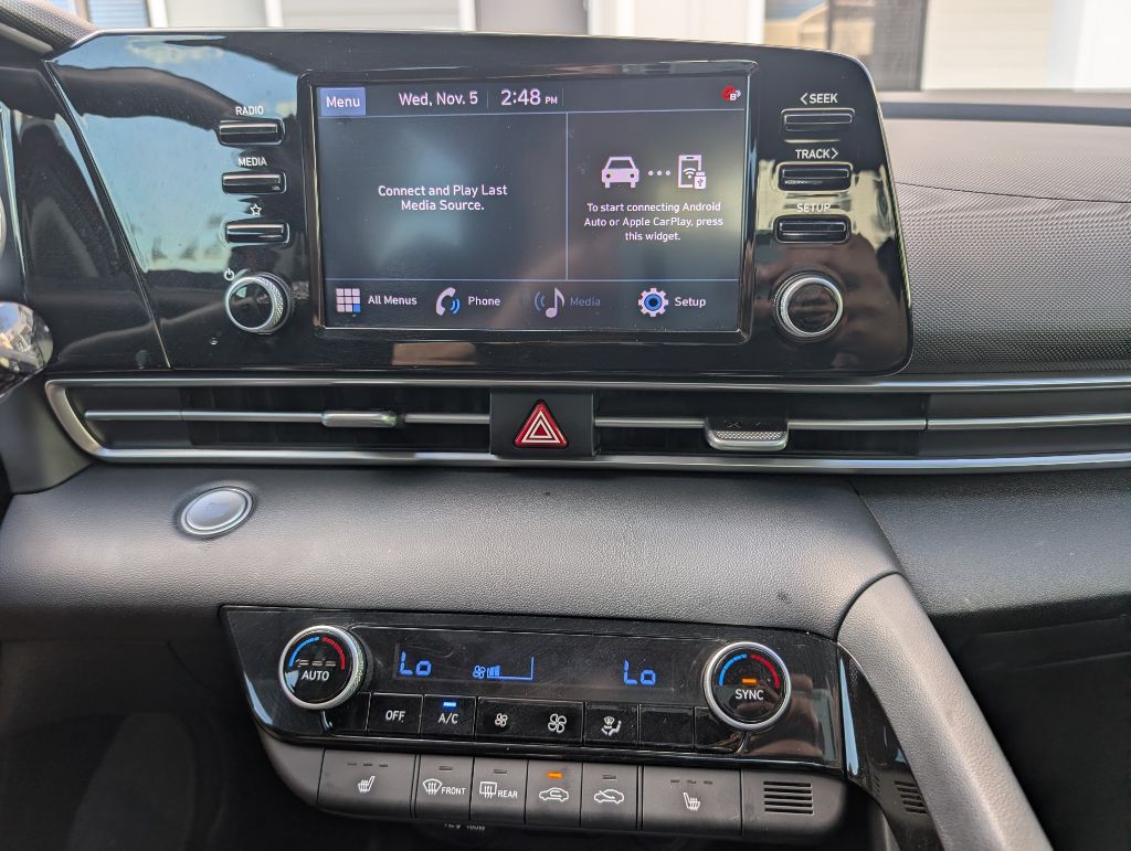 2022 Hyundai Elantra Image 32