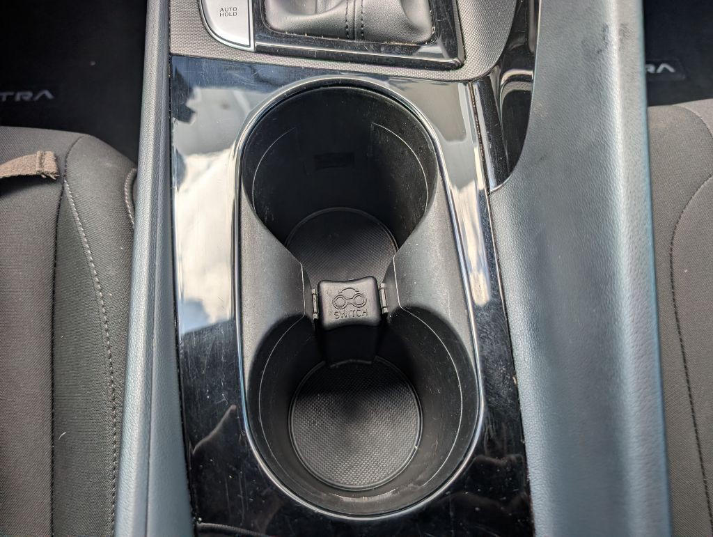 2022 Hyundai Elantra Image 36