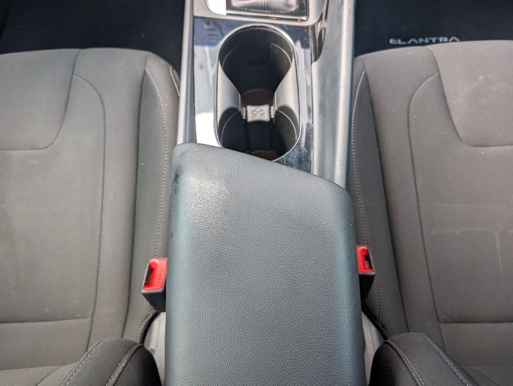 2022 Hyundai Elantra Image 40