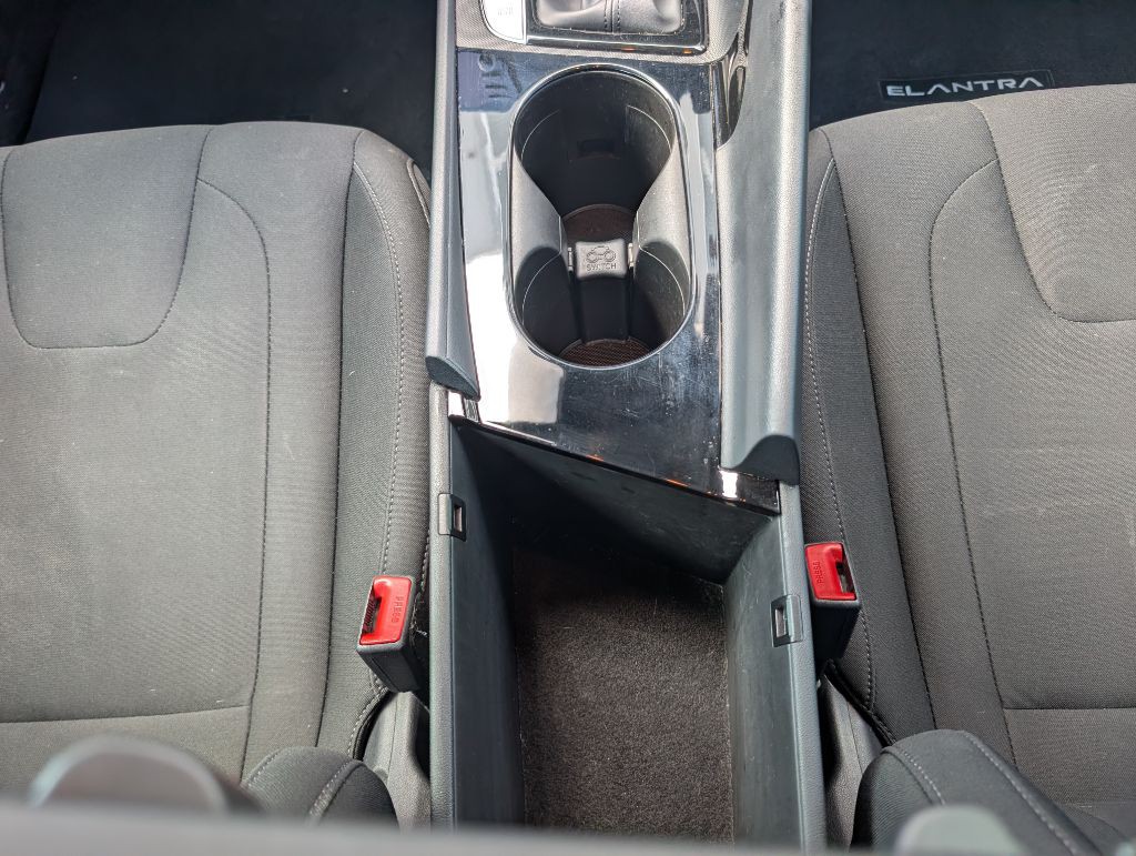 2022 Hyundai Elantra Image 41