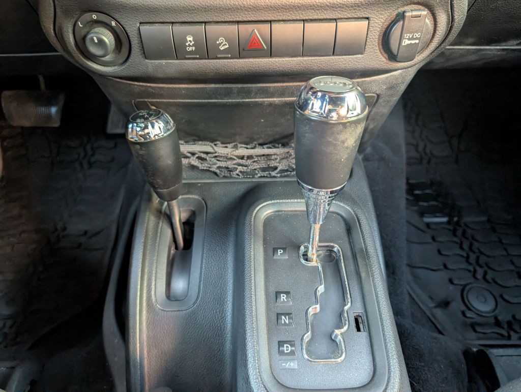 2017 Jeep Wrangler Image 25