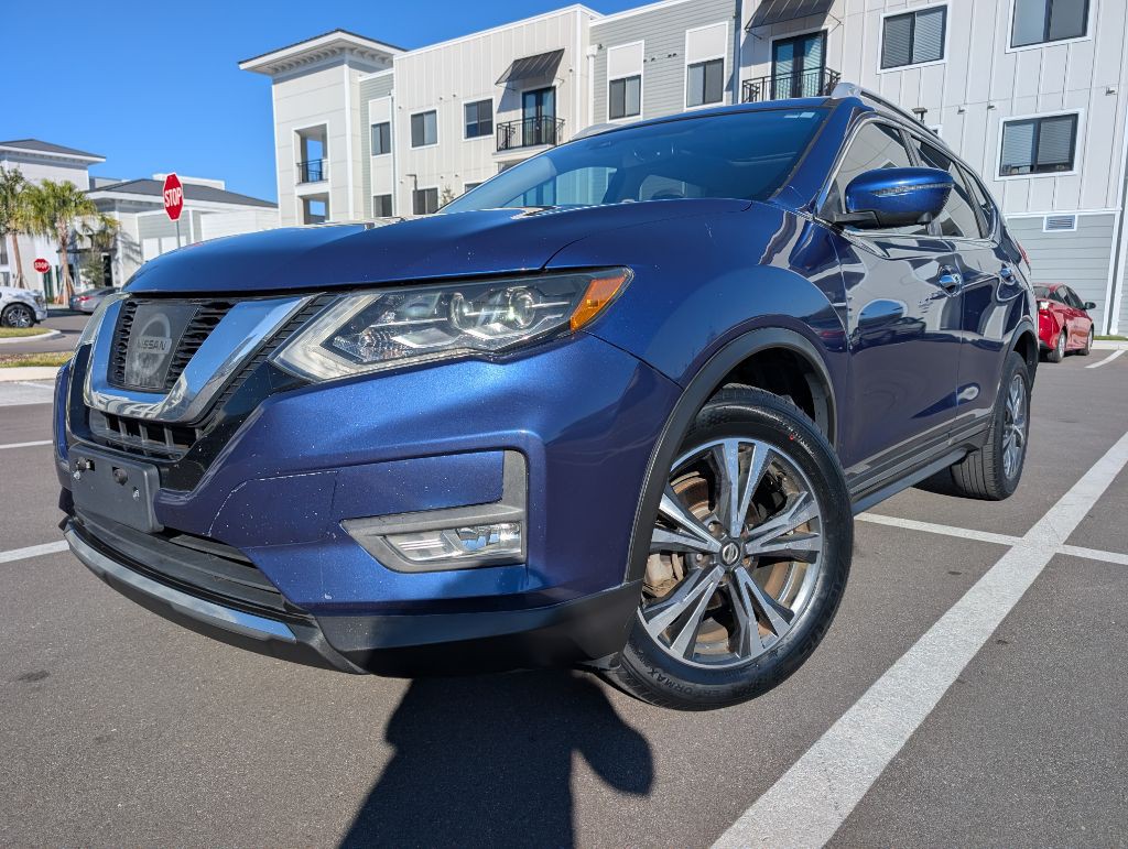 2017 Nissan Rogue Image 1