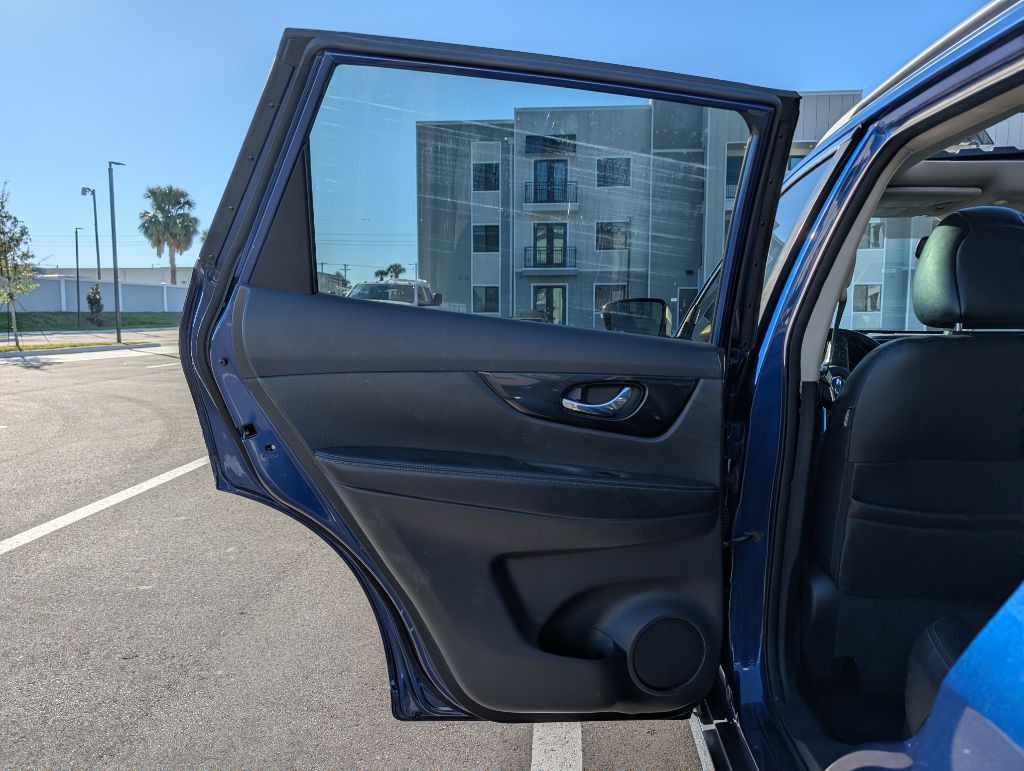 2017 Nissan Rogue Image 18