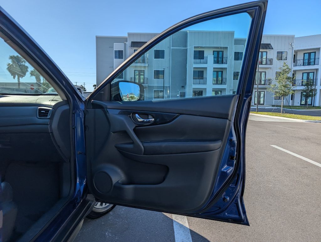 2017 Nissan Rogue Image 24