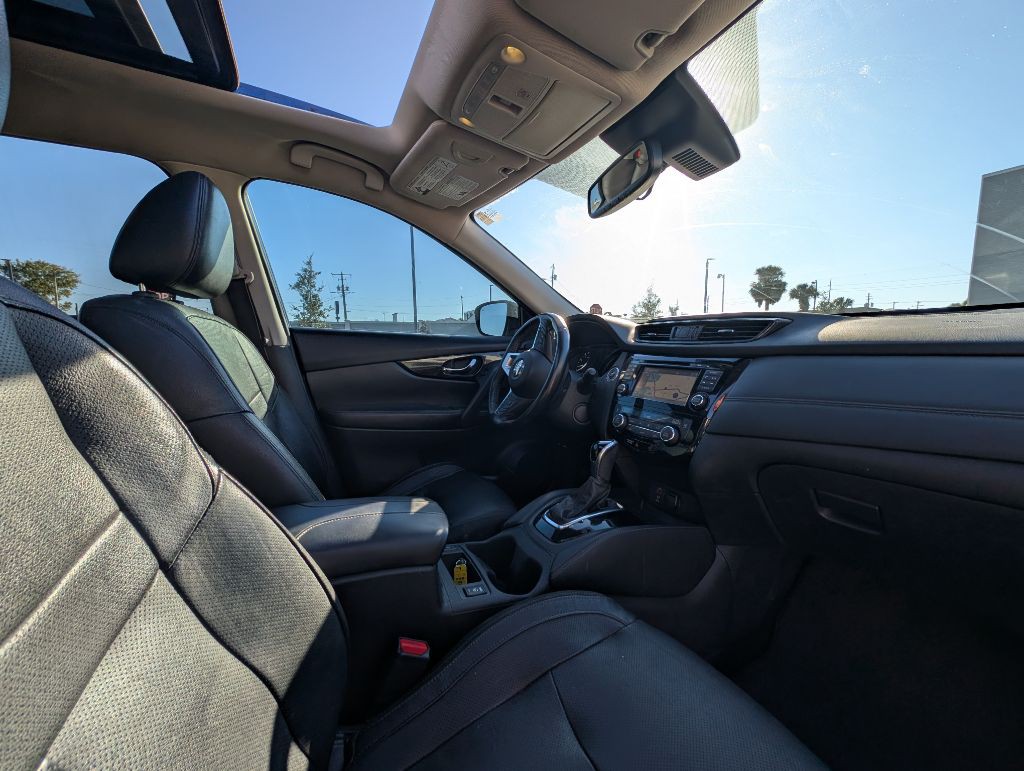 2017 Nissan Rogue Image 25