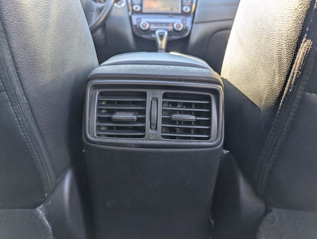 2017 Nissan Rogue Image 30