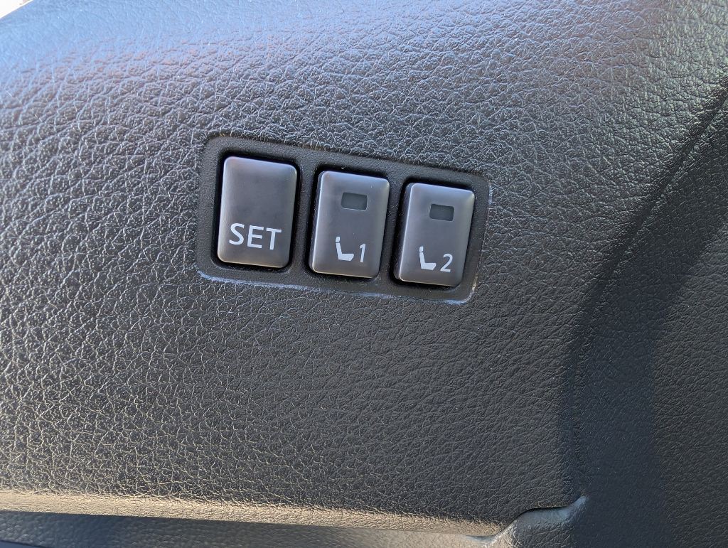 2017 Nissan Rogue Image 33